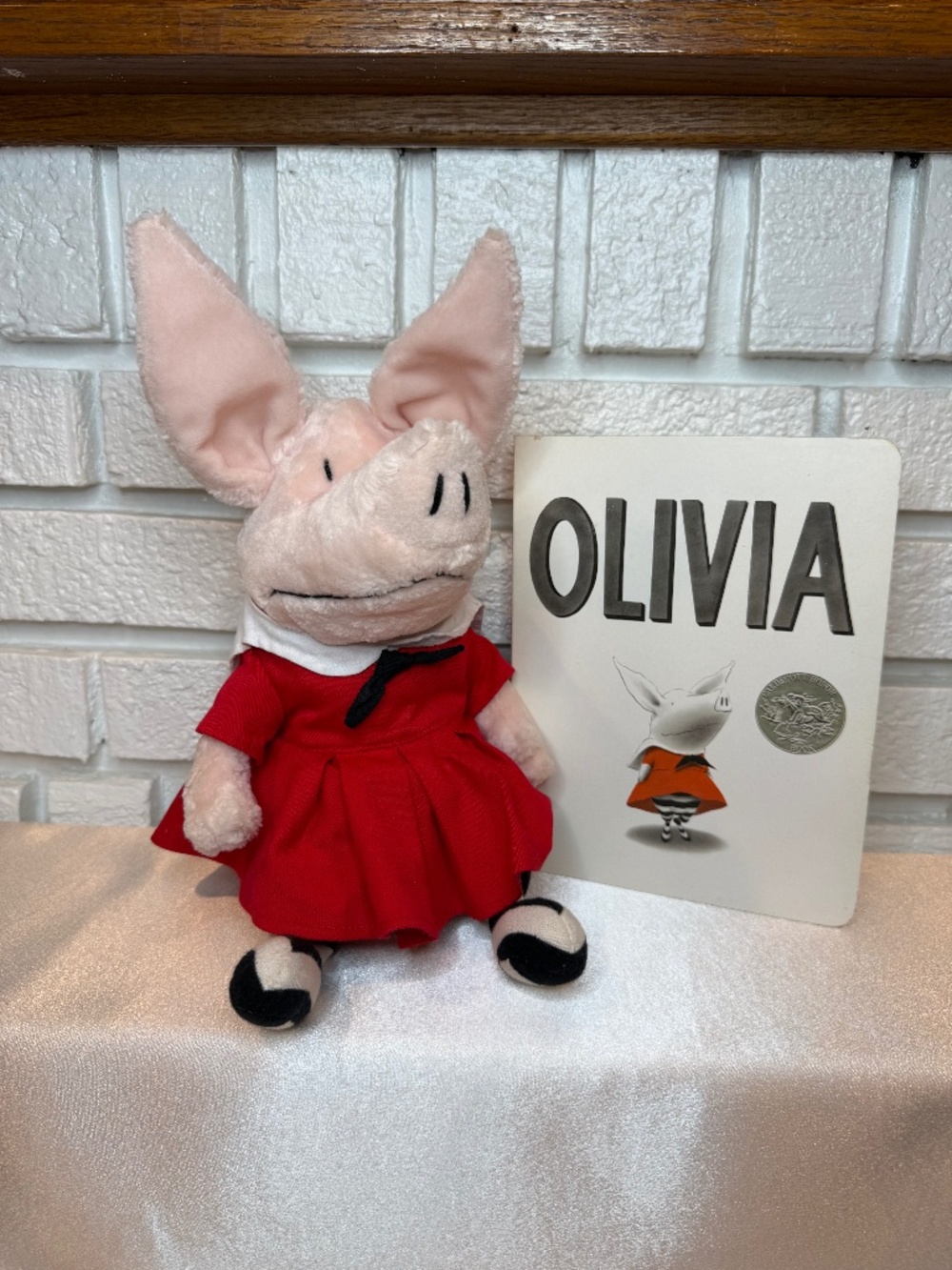 Vintage Olivia the Pig Gund Plush & Book Bundle